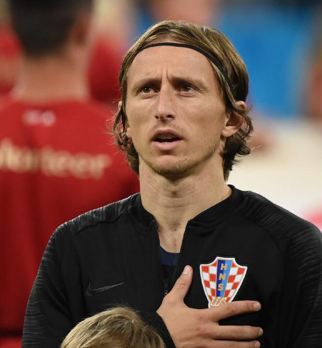 杨瀚森拼抢地板球时后脑勺受到撞击，本人回应：问题不大，谢谢大家关心