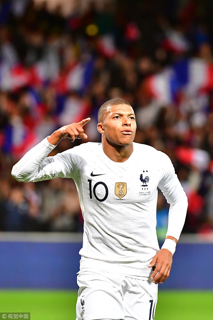 旭旭宝宝直播梦幻西游，直播间热度达82万，DNF官方求玩家回归