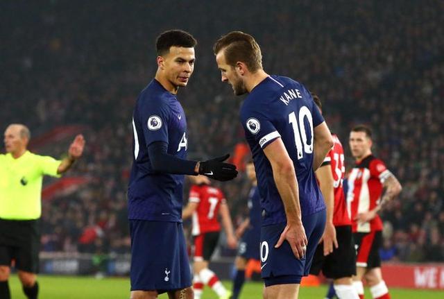 快船险胜三阵活塞，哈登20中4，7次被盖帽，5次失误，2次24秒，多次不防守